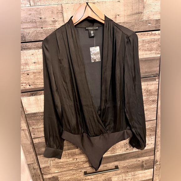 Sincerely Jules NWT Black Deep Plunge Neckline Long Sleeve Bodysuit Size Medium - Picture 1 of 5